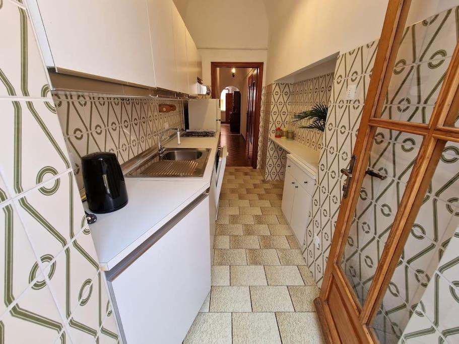 Silver Sands Finale Ligure - Traditional Apartment - 4 Beds & Terrace By The Beach ภายนอก รูปภาพ