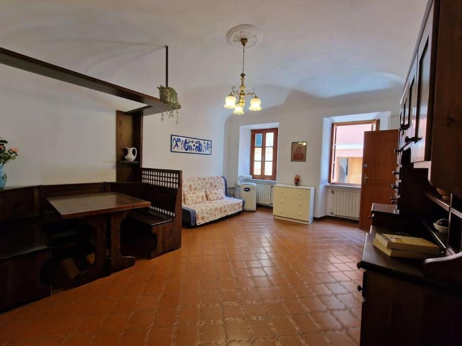 Silver Sands Finale Ligure - Traditional Apartment - 4 Beds & Terrace By The Beach ภายนอก รูปภาพ