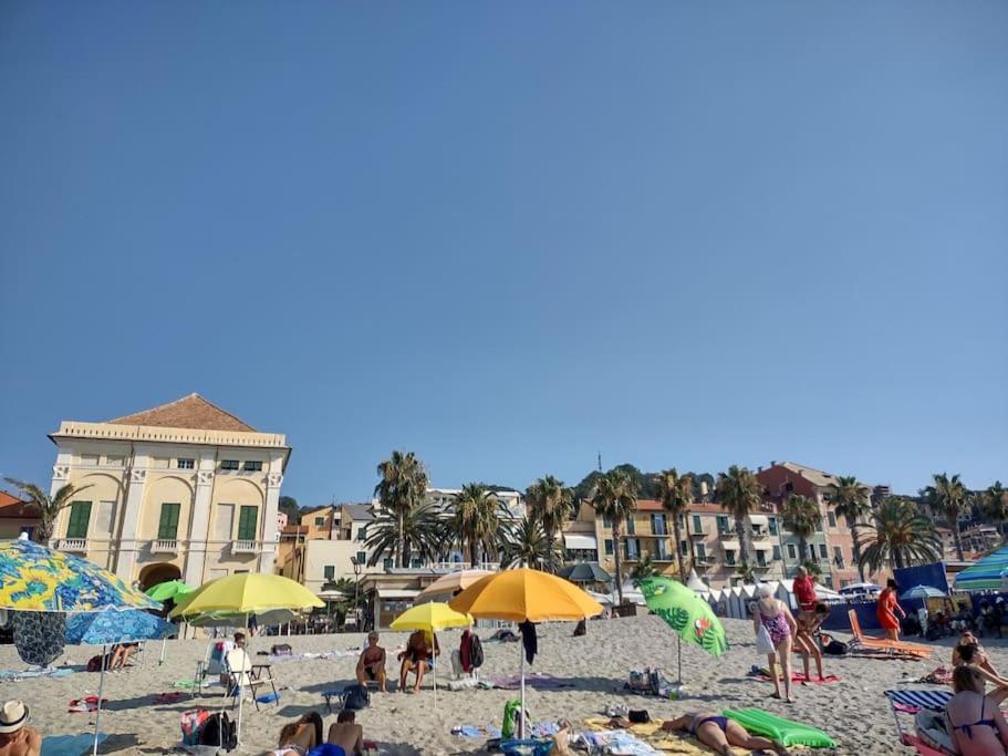 Silver Sands Finale Ligure - Traditional Apartment - 4 Beds & Terrace By The Beach ภายนอก รูปภาพ