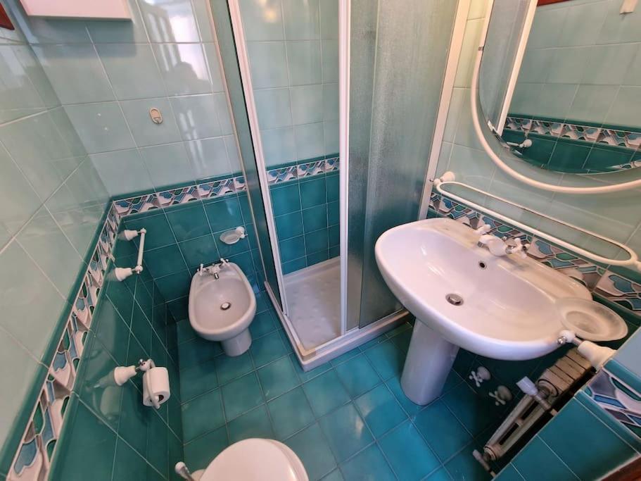 Silver Sands Finale Ligure - Traditional Apartment - 4 Beds & Terrace By The Beach ภายนอก รูปภาพ