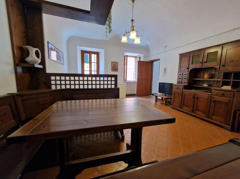 Silver Sands Finale Ligure - Traditional Apartment - 4 Beds & Terrace By The Beach ภายนอก รูปภาพ