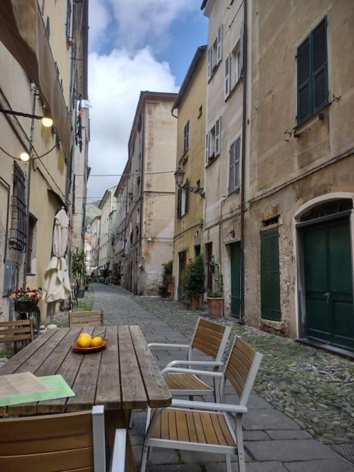 Silver Sands Finale Ligure - Traditional Apartment - 4 Beds & Terrace By The Beach ภายนอก รูปภาพ