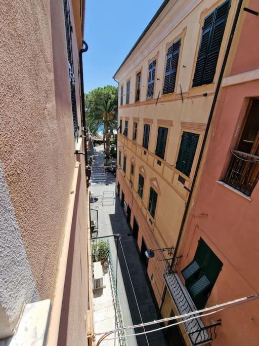 Silver Sands Finale Ligure - Traditional Apartment - 4 Beds & Terrace By The Beach ภายนอก รูปภาพ