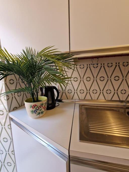 Silver Sands Finale Ligure - Traditional Apartment - 4 Beds & Terrace By The Beach ภายนอก รูปภาพ